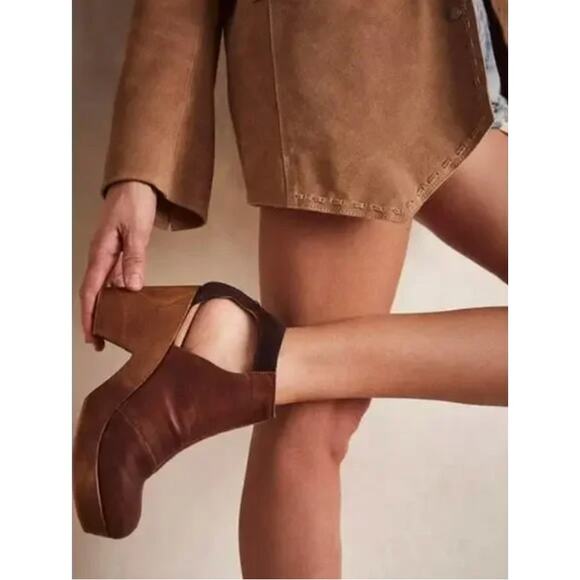 Free People Shoes - Free People brown two tone cedar clogs